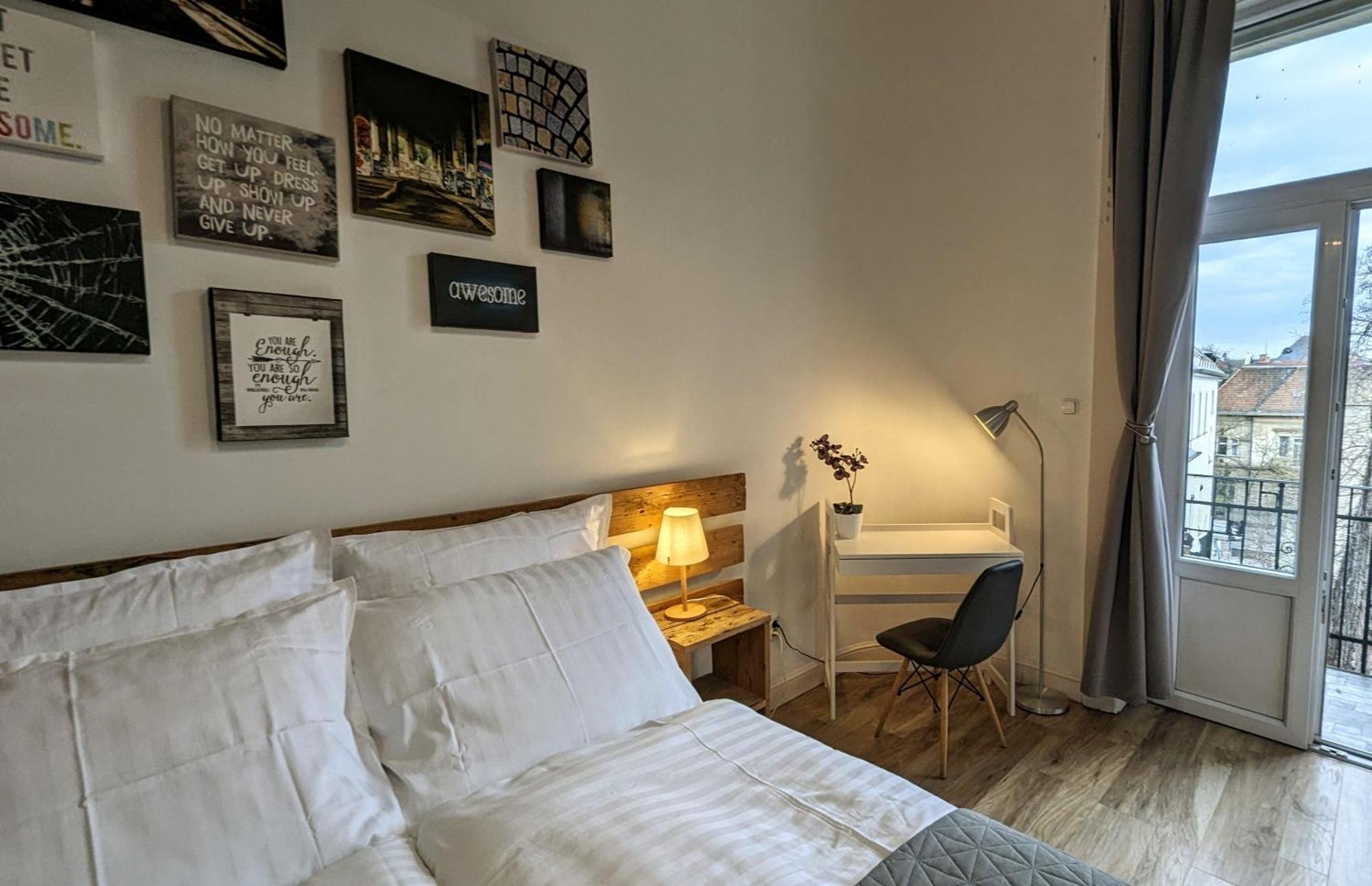 3 Room Apartment In The Beautiful Street Budapešť Exteriér fotografie