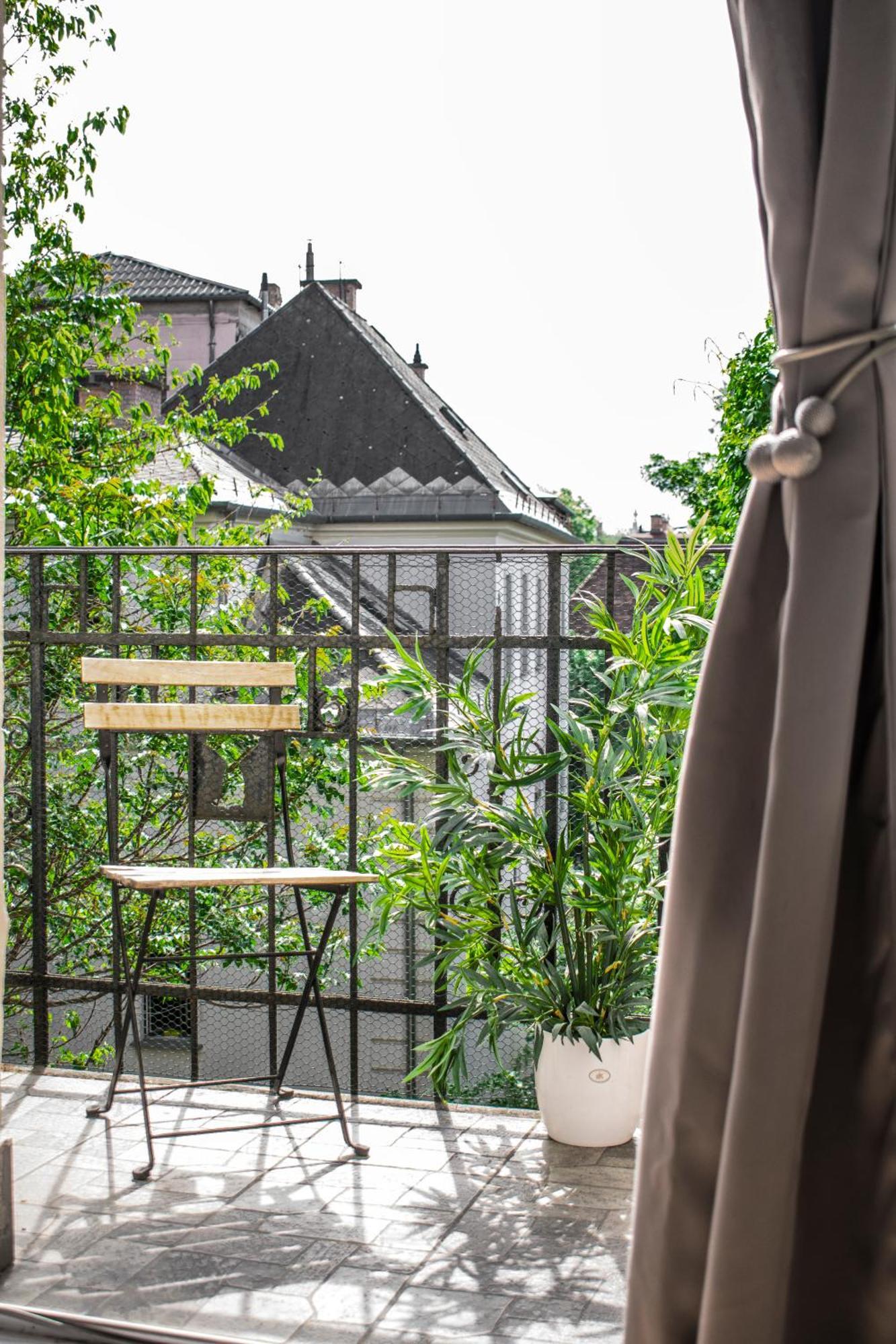 3 Room Apartment In The Beautiful Street Budapešť Exteriér fotografie